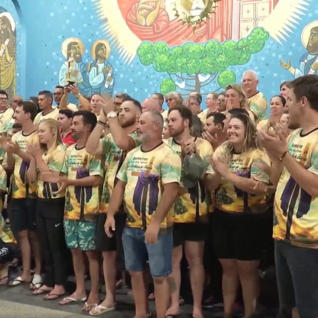Romeiros percorrem 110 km em romaria até o Santuário do Rocio em Paranaguá