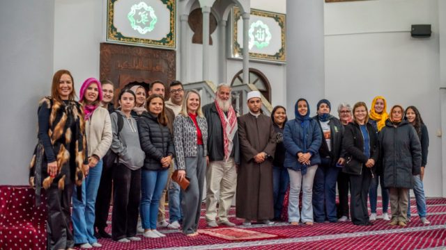 Setur leva alunos da Escola de Formação de Turismo para visita à Mesquita de Paranaguá