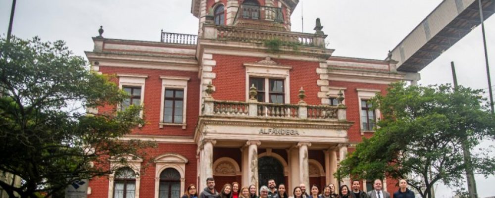 Prédio da antiga Alfândega de Paranaguá recebe visita técnica da Escola de Formação de Turismo