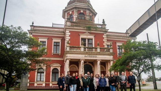 Prédio da antiga Alfândega de Paranaguá recebe visita técnica da Escola de Formação de Turismo